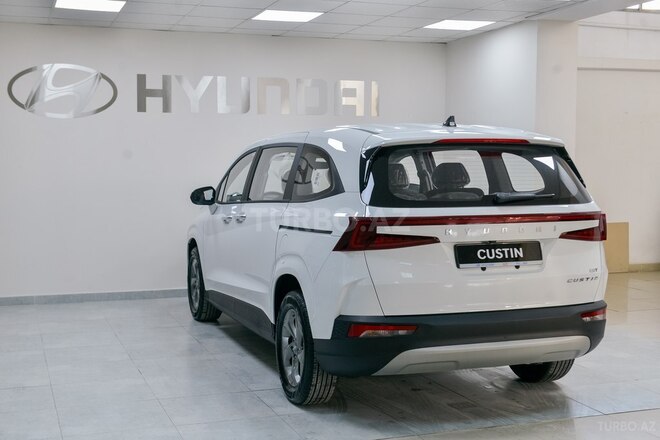 Hyundai Custin-16