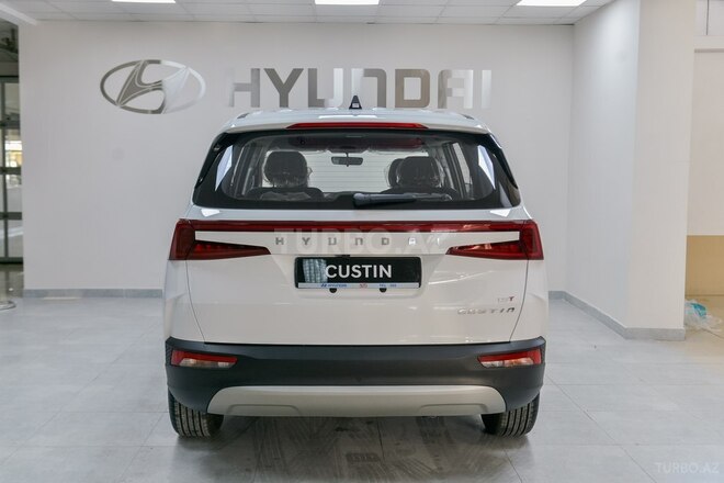 Hyundai Custin-18