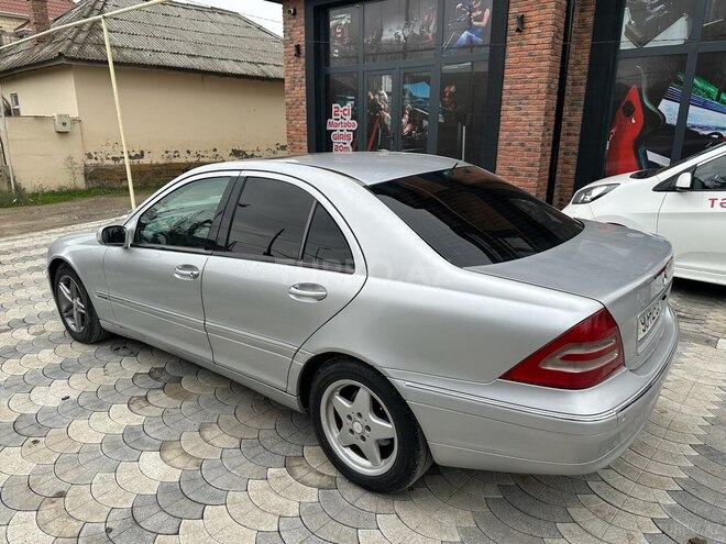 Mercedes C 200 2000, 264,000 km - 2.0 л - Salyan