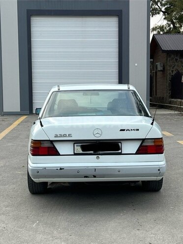 Mercedes E 230 1989, 240,000 km - 2.3 l - Xudat