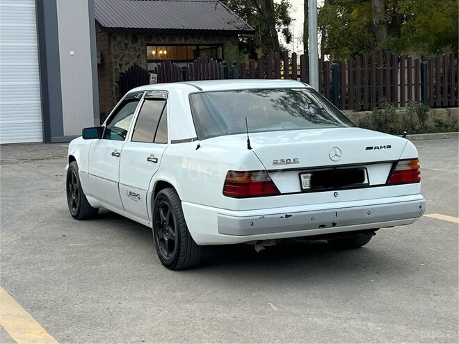 Mercedes E 230 1989, 240,000 km - 2.3 l - Xudat
