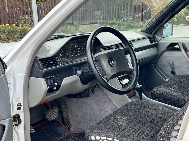Mercedes E 230 1989, 240,000 km - 2.3 l - Xudat
