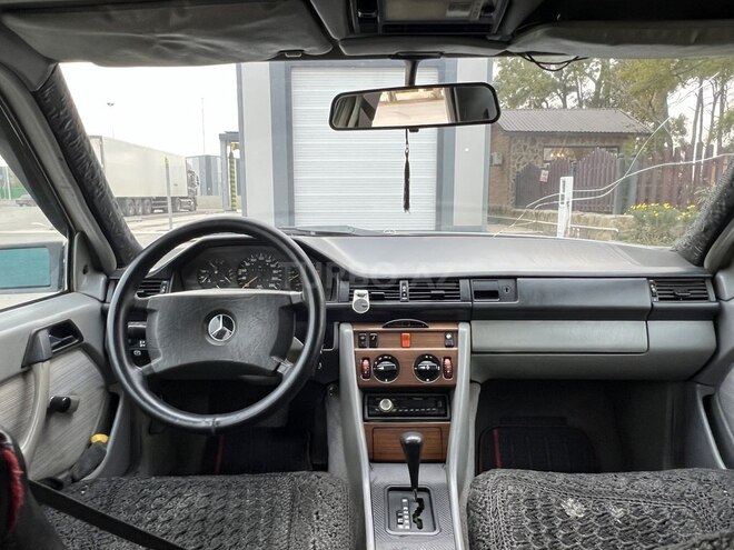 Mercedes E 230 1989, 240,000 km - 2.3 l - Xudat