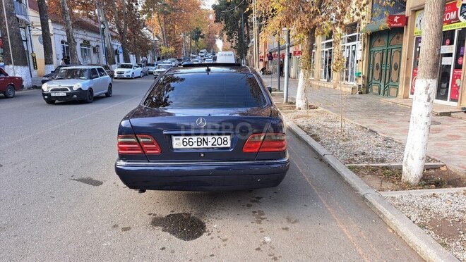 Mercedes E 230 1996, 260,000 km - 2.3 l - Qazax