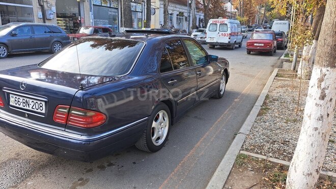 Mercedes E 230 1996, 260,000 km - 2.3 l - Qazax