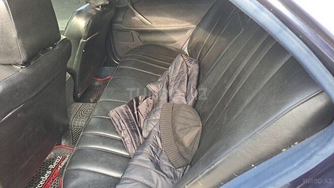 Mercedes E 230 1996, 260,000 km - 2.3 l - Qazax