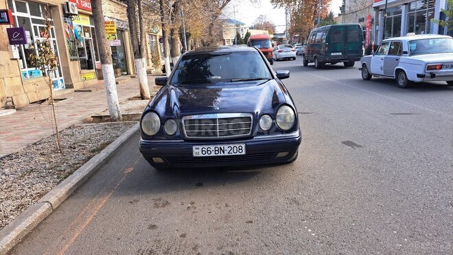 Mercedes E 230 1996, 260,000 km - 2.3 l - Qazax