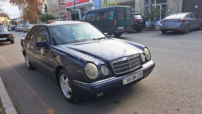 Mercedes E 230 1996, 260,000 km - 2.3 l - Qazax