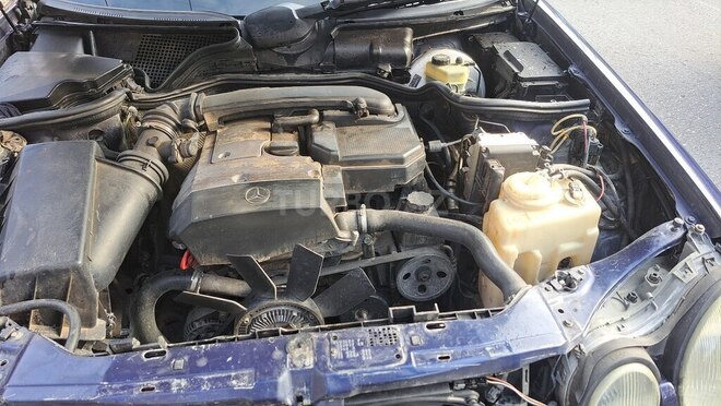Mercedes E 230 1996, 260,000 km - 2.3 l - Qazax