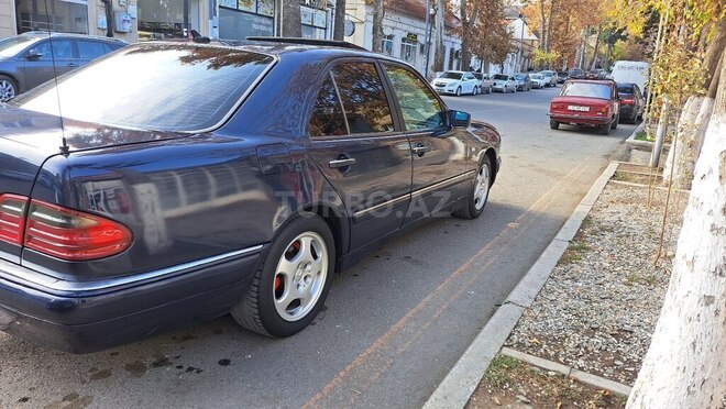 Mercedes E 230 1996, 260,000 km - 2.3 l - Qazax