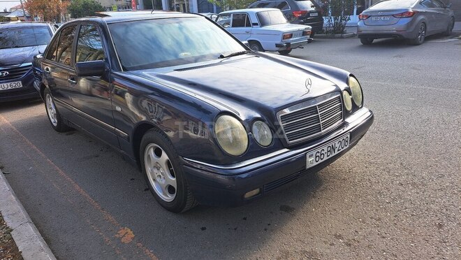Mercedes E 230 1996, 260,000 km - 2.3 l - Qazax