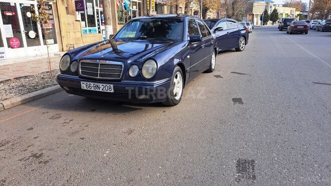 Mercedes E 230 1996, 260,000 km - 2.3 l - Qazax