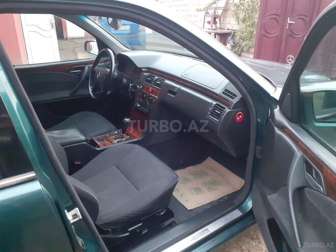 Mercedes E 220 d 1999, 990,532 km - 2.2 l - Biləsuvar