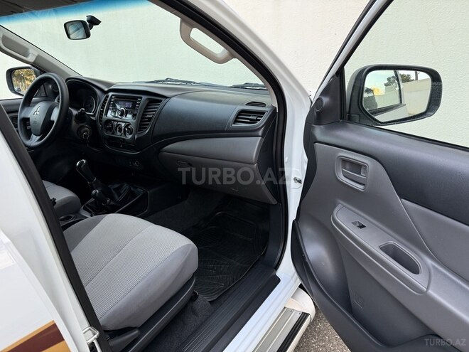 Mitsubishi L200 2017, 154,600 km - 2.5 l - Bakı