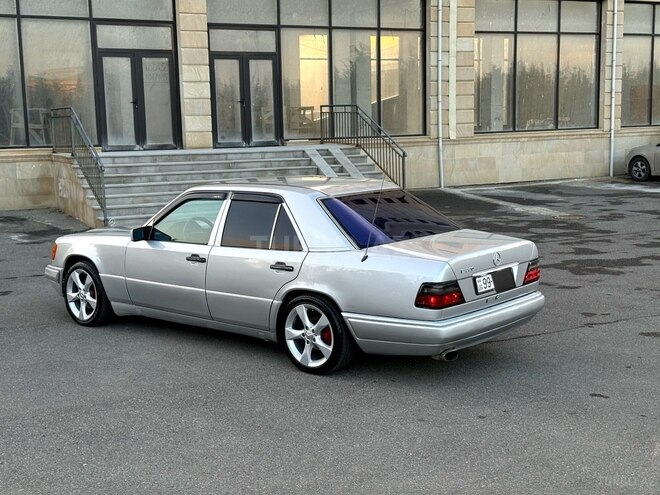 Mercedes E 220 1995, 430,266 km - 2.2 l - Bakı