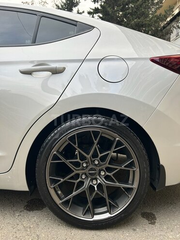 Hyundai Elantra 2019, 215,000 km - 2.0 l - Bakı