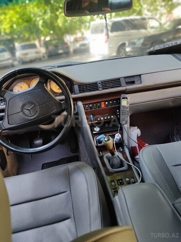 Mercedes E 300-2