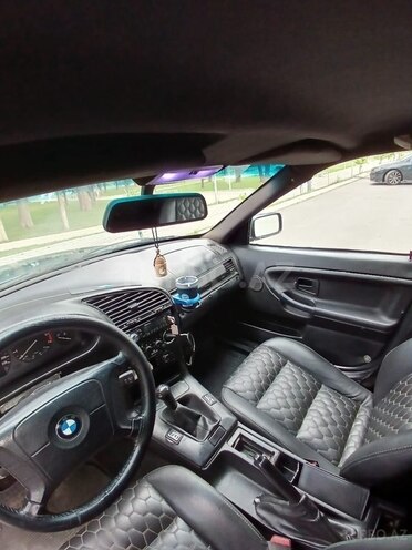 BMW 318 1994, 314,000 km - 1.8 l - Quba