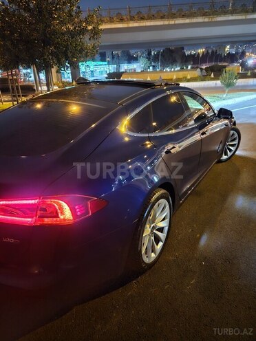 Tesla Model S-6