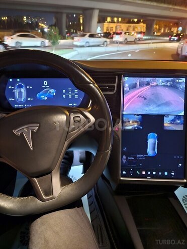 Tesla Model S-21