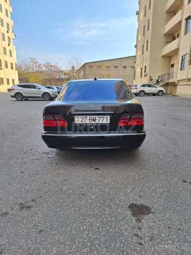 Mercedes E 240 2001, 247,000 km - 2.4 l - Bakı