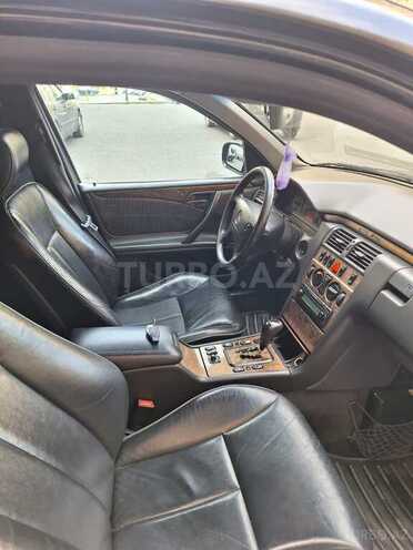 Mercedes E 240 2001, 247,000 km - 2.4 l - Bakı