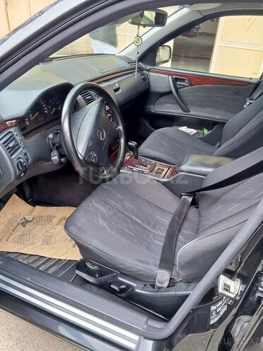 Mercedes E 220 d 2000, 329,139 km - 2.2 l - Gəncə