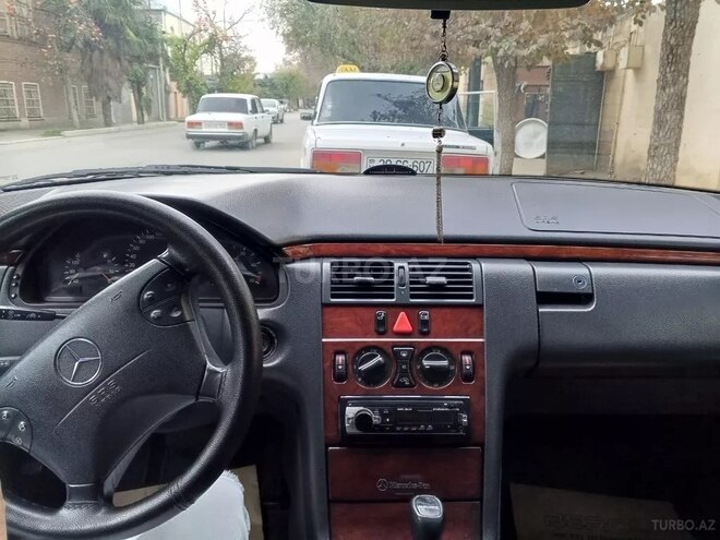 Mercedes E 220 d 2000, 329,139 km - 2.2 l - Gəncə