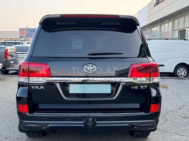 Toyota Land Cruiser-7