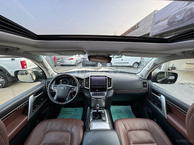 Toyota Land Cruiser-9