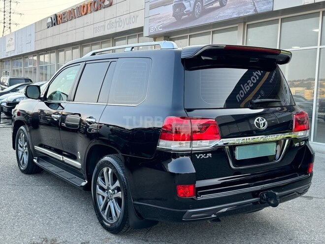 Toyota Land Cruiser-8