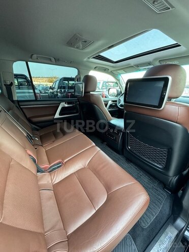 Toyota Land Cruiser-12