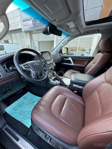 Toyota Land Cruiser-10