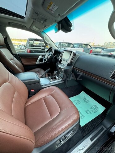 Toyota Land Cruiser-11