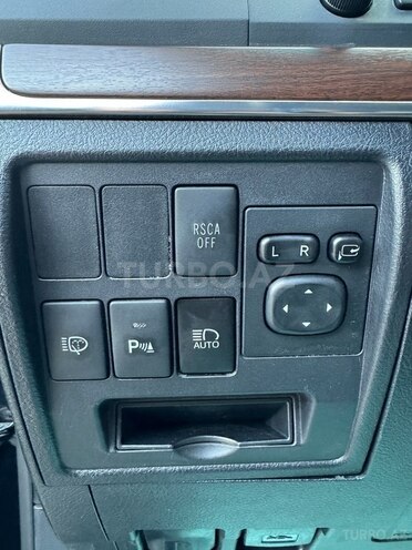 Toyota Land Cruiser-14