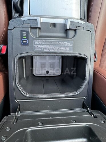 Toyota Land Cruiser-17
