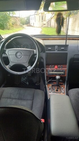 Mercedes C 180 2000, 370,000 km - 1.8 л - Quba