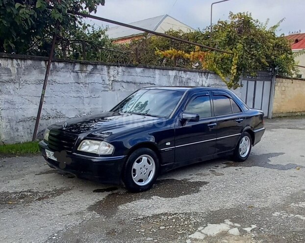 Mercedes C 180 2000, 370,000 km - 1.8 л - Quba