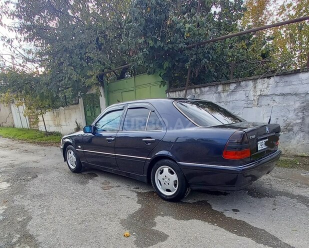 Mercedes C 180 2000, 370,000 km - 1.8 л - Quba