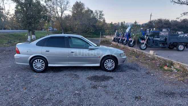 Opel Vectra 1998, 300,000 km - 2.0 л - Zaqatala