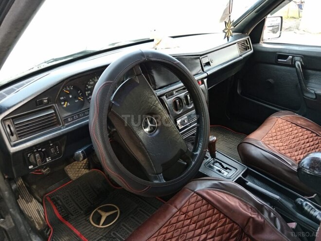 Mercedes 190 1990, 300,000 km - 1.8 л - Biləsuvar