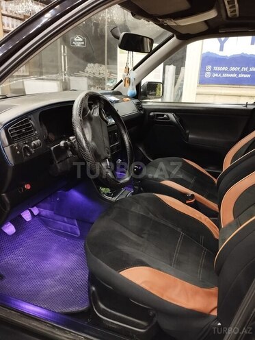 Volkswagen Golf 1997, 18,000 km - 1.8 l - Şirvan