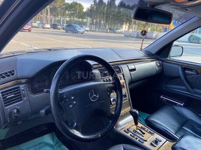 Mercedes E 240 1999, 456,000 km - 2.6 l - Sumqayıt