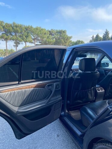Mercedes E 240 1999, 456,000 km - 2.6 l - Sumqayıt