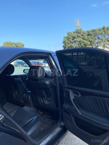 Mercedes E 240 1999, 456,000 km - 2.6 l - Sumqayıt