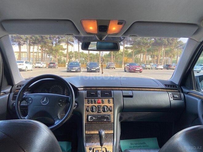 Mercedes E 240 1999, 456,000 km - 2.6 l - Sumqayıt