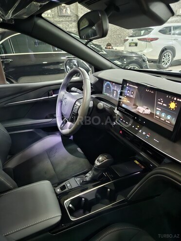 Toyota Camry-13