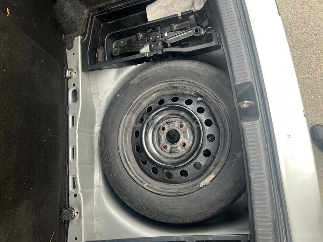 Toyota Corolla 2005, 400,000 km - 1.4 l - Bakı