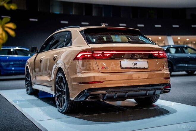 Audi Q8-6