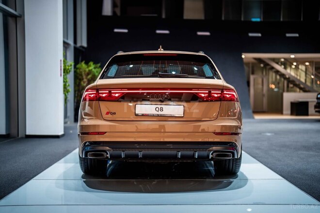 Audi Q8-5